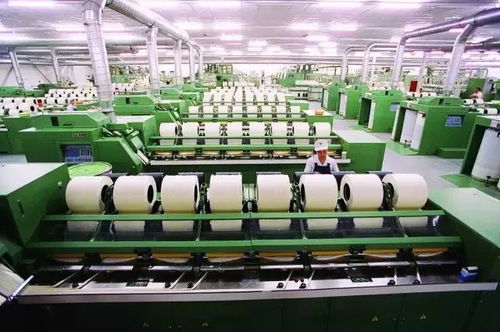 纺织业月薪七千难招人，年轻人为何宁愿领三千在星巴克当服务员？